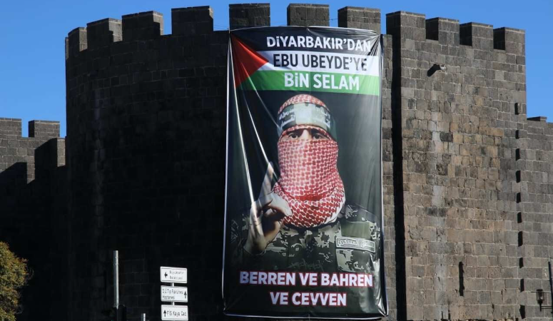 Diyarbakır’da surlara Hamas sözcüsünün posteri asıldı