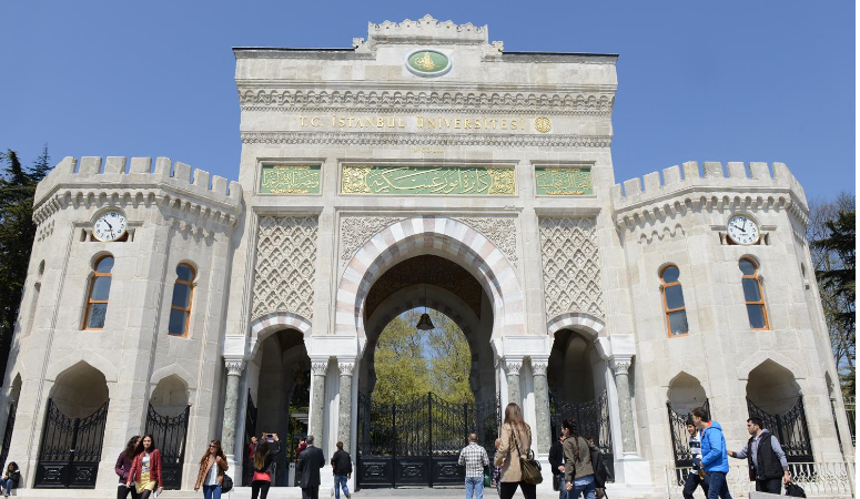 İstanbul’da okuyan Bingöllü üniversite öğrencilerine burs desteği