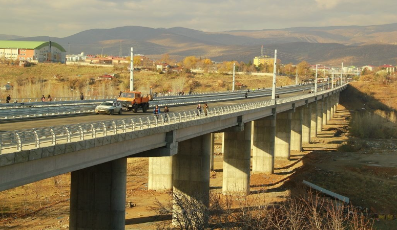 Bingöl’de Çapakçur Viyadüğü’nde trafik kazası