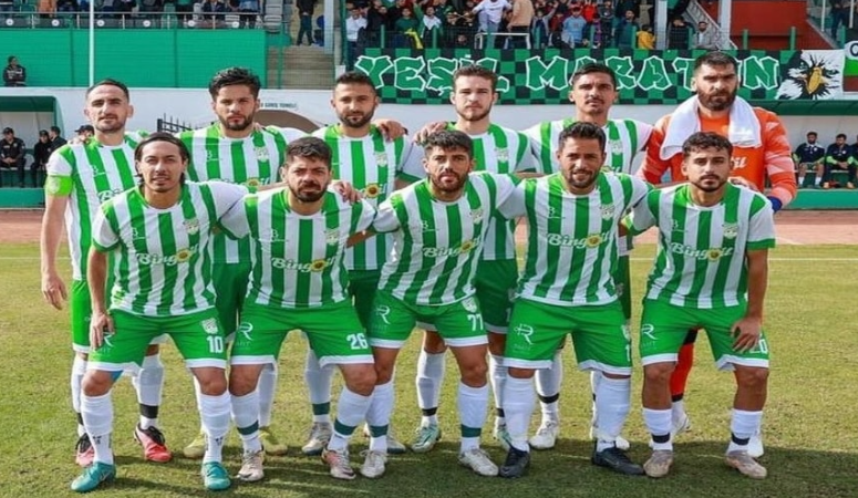 10 kişiyle direndi: 12 Bingölspor liderliğini sürdürüyor