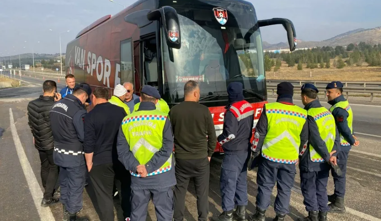 Kupa maçı için yola çıkmışlardı: Vanspor otobüsüne ceza kesildi