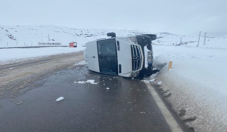 Bingöl Karlıova’da minibüs kazası