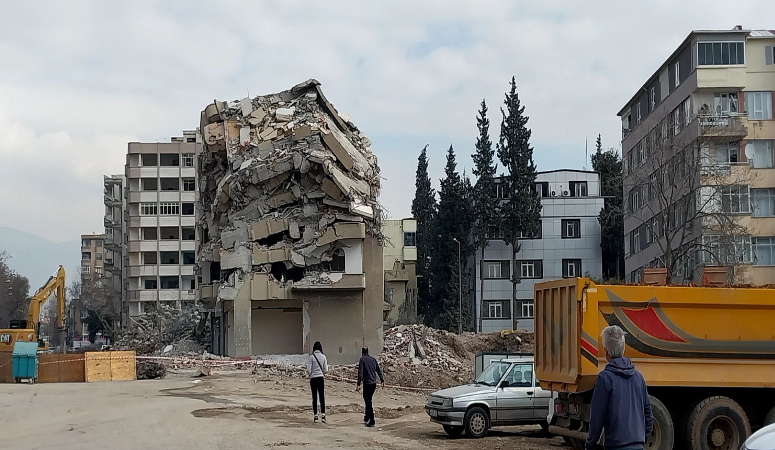 Prof. Dr. Ahmet Ercan deprem bölgesi için uyardı: Yapılaşma kaldırılmalı, yoksa yeni kıyımlar olacak