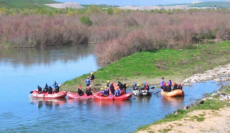 Bingöl’de rafting kampı başladı