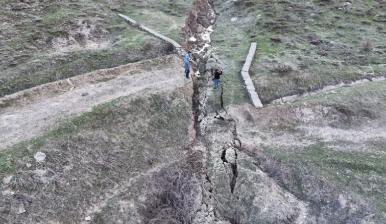 Bingöl’de su kanalı kaydı, borular patladı: Merkez ve Genç için deprem uyarısı