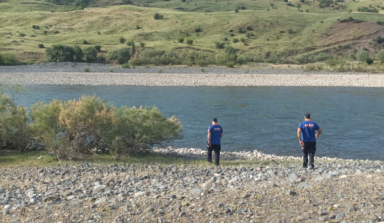 Murat Nehri’ne giren 14 yaşındaki çocuk kayboldu