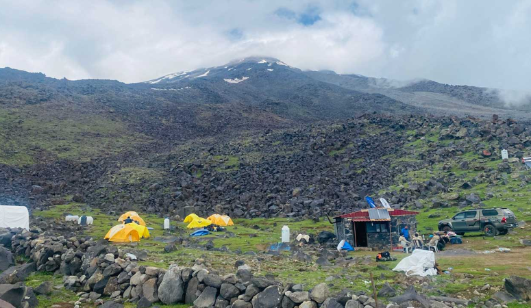 Ağrı Dağı’nda tipide kaybolan iki kişinin cenazesine ulaşıldı