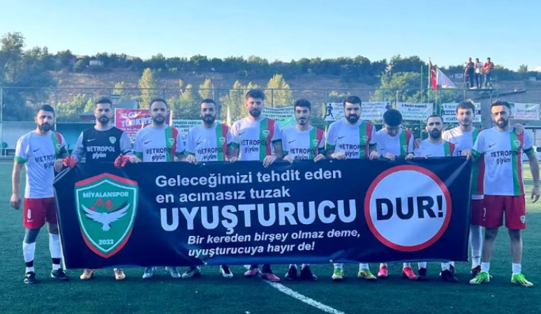 Miyalanspor, uyuşturucuya karşı pankartla sahaya çıktı