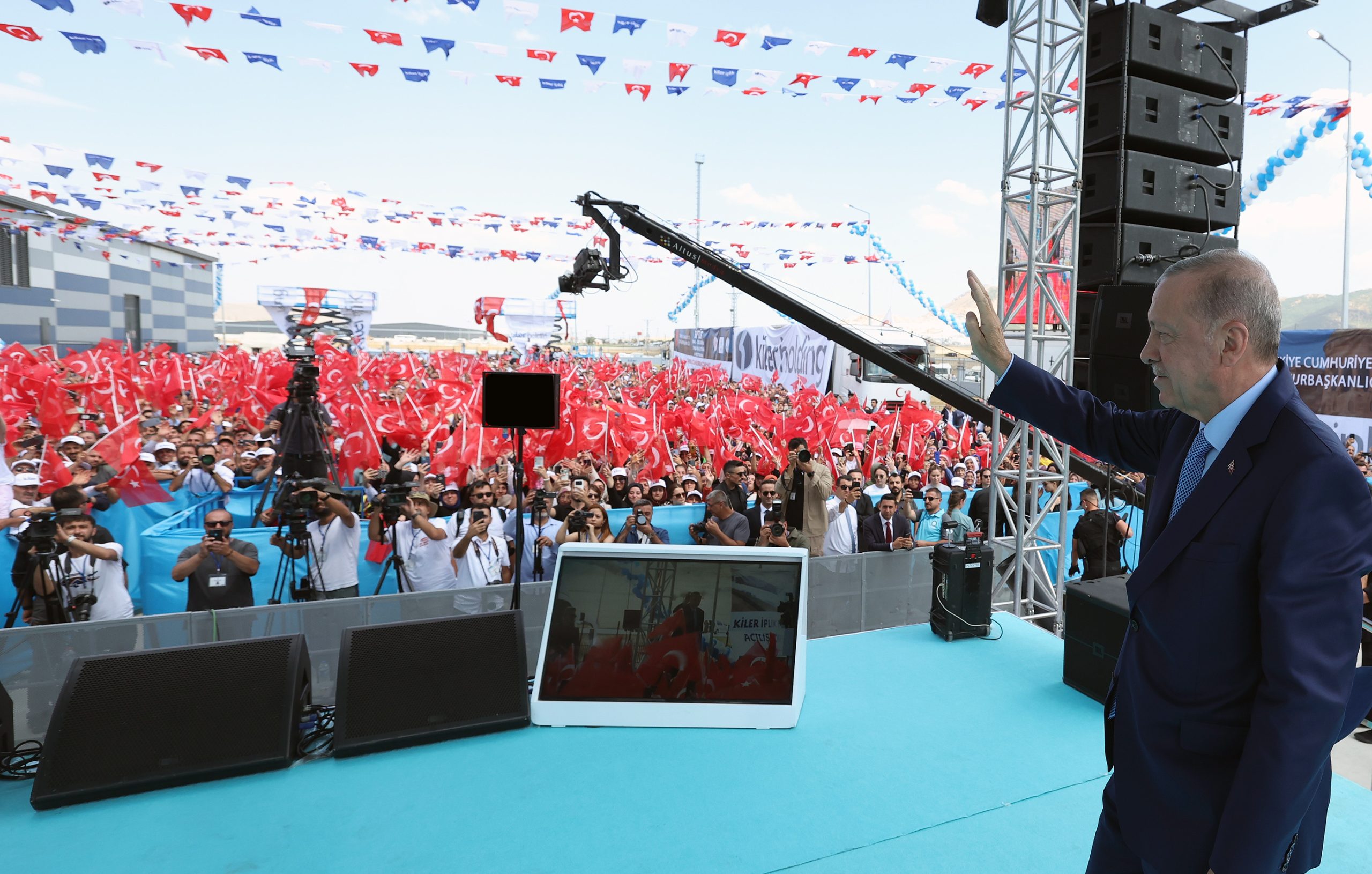 Erdoğan: Türk, Kürt, Arap, Zaza, Laz, Çerkez, Sünni, Alevi hepimiz kardeşiz