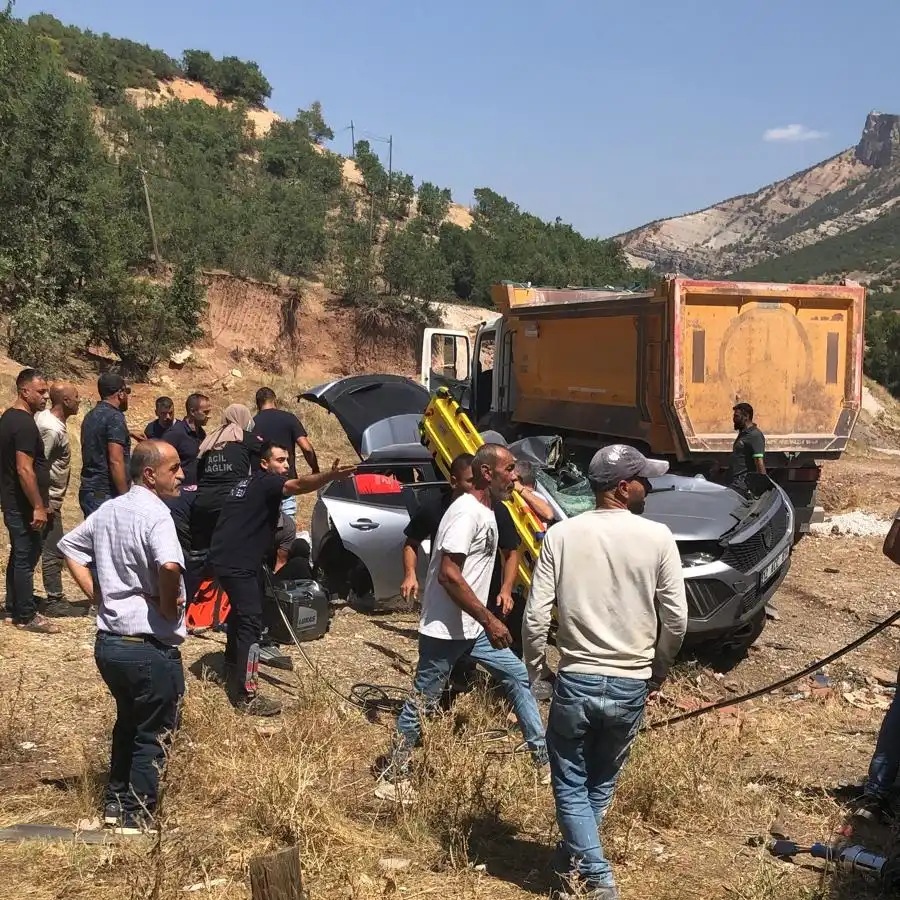 Bingöllü aile Dersim’de kaza yaptı: İki ölü, dört yaralı