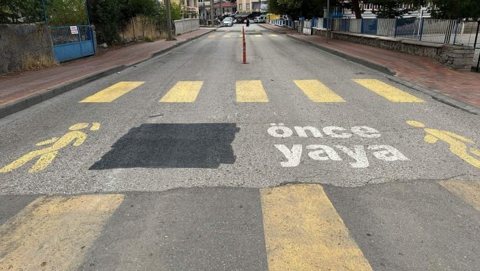 Karakoçan’da Kürtçe trafik uyarı yazıları silindi!