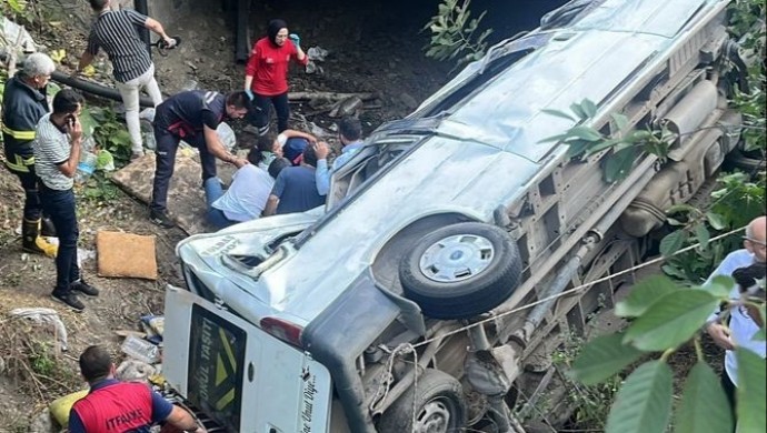 Tarım işçilerini taşıyan araç kaza yaptı: 1 çocuk öldü