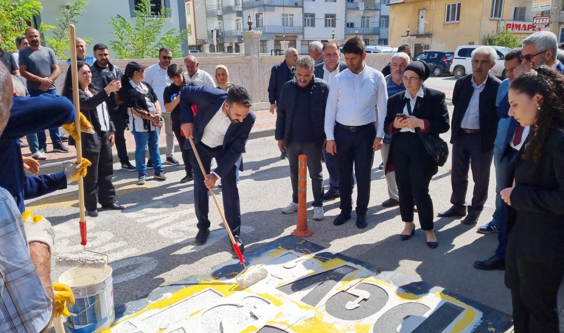 Karakoçan'da silinen Kürtçe trafik