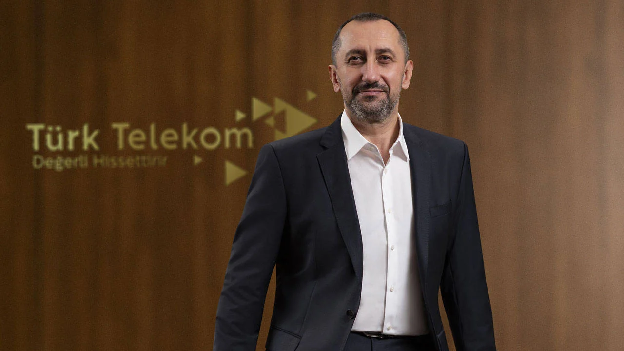 Türk Telekom CEO’sundan zam eleştirilerine ‘damacanalı’ savunma: ‘Tarifelerimiz sudan ucuz’