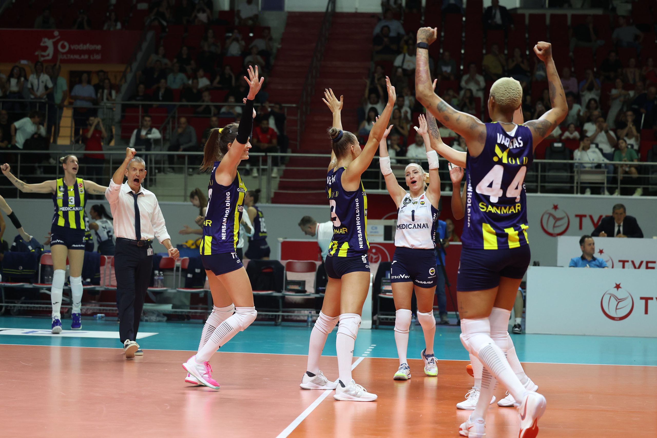 Melissa Vargas fırtına gibi esti, Fenerbahçe THY’ye set vermedi