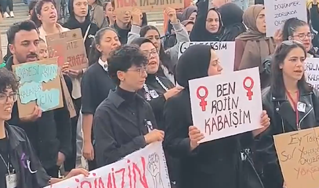 Bingöl Üniversitesi'nde siyah kıyafetlerle