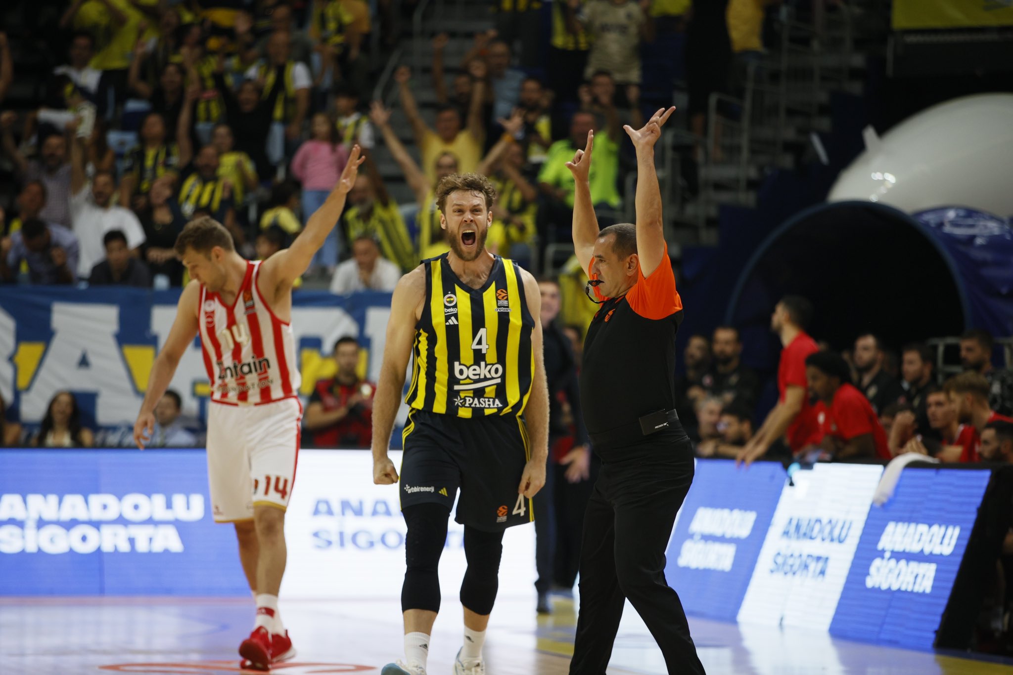 Fenerbahçe Beko, EuroLeague’e galibiyetle başladı