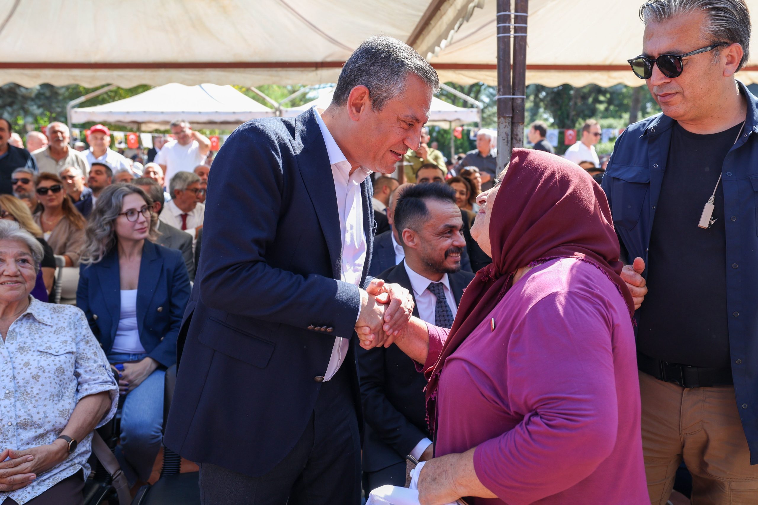 Özgür Özel: Kürt’ün de Türk’ün de garibanının arkasındayız