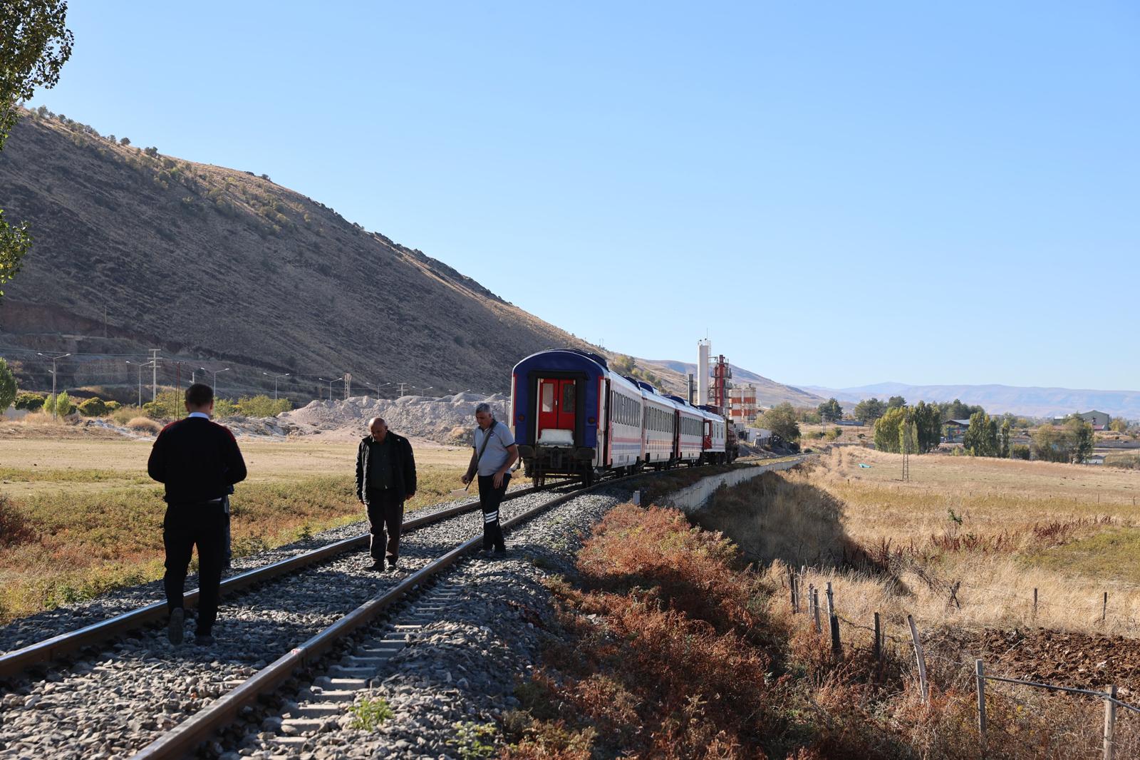 Muş’ta tren kazası: Bir makinist öldü, iki yaralı