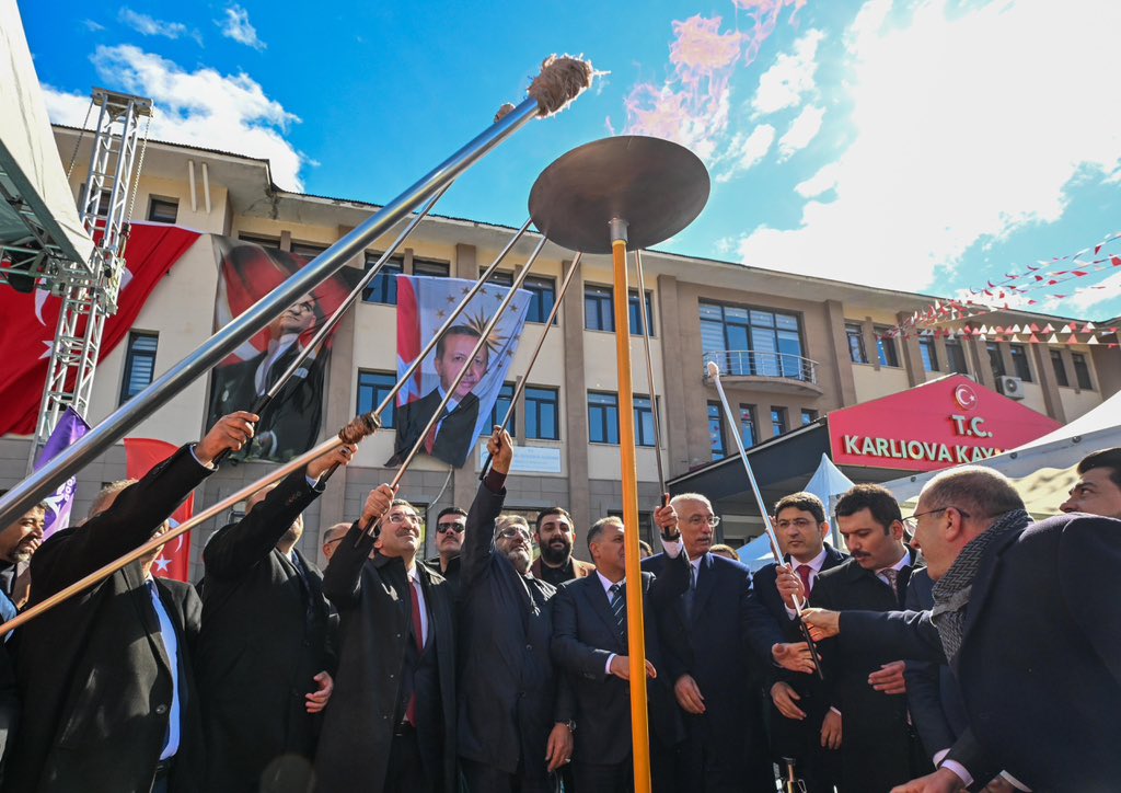 Cevdet Yılmaz Karlıova’da doğal gaz meşale yakma törenine katıldı