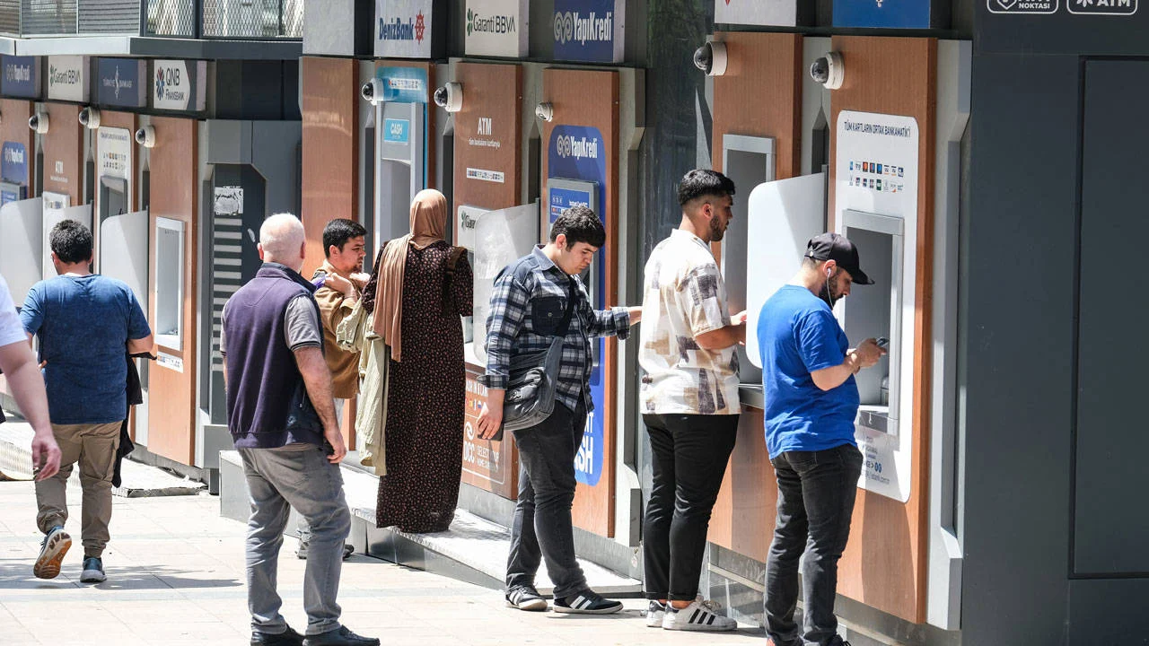 Bankalardan kredi kartı limitini düşürmek isteyenlere ‘otomatik mesaj’