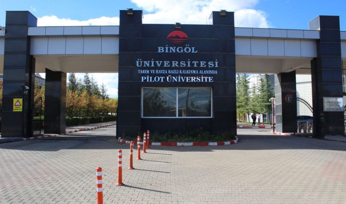 Bingöl Üniversitesi'nde törene katılan