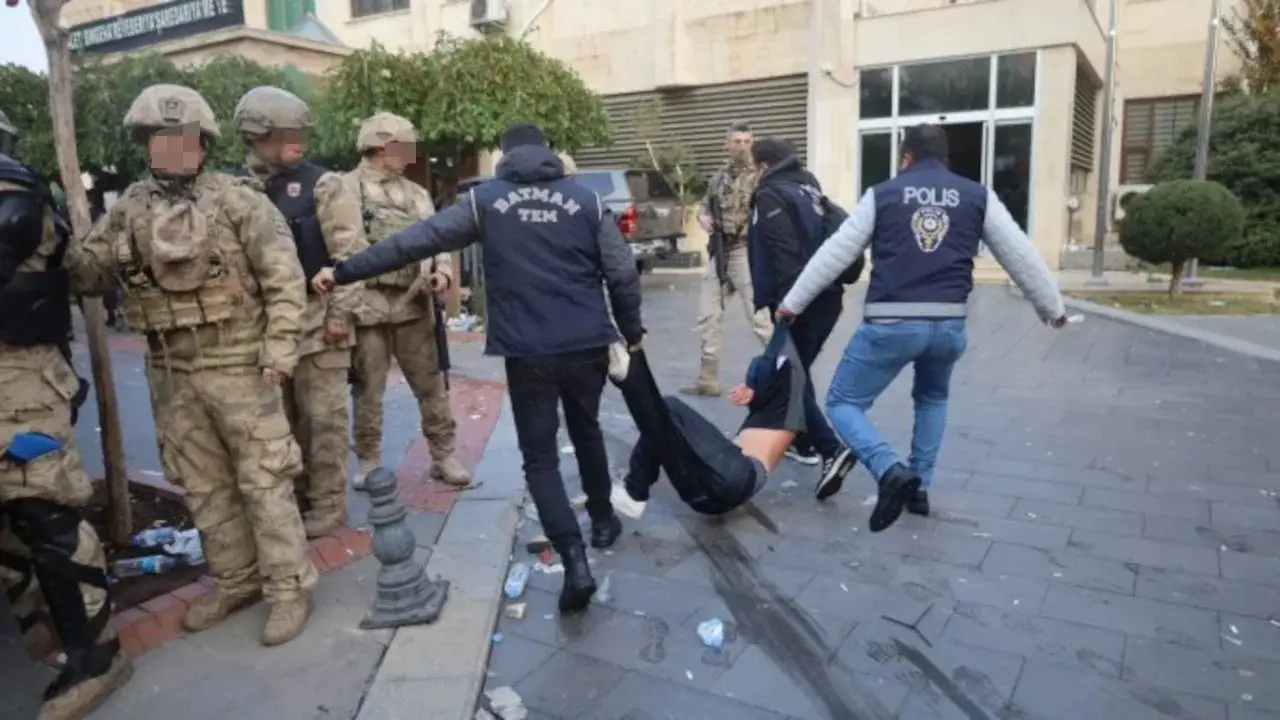 Kayyım eyleminde gözaltına alınan beş kişi tutuklandı