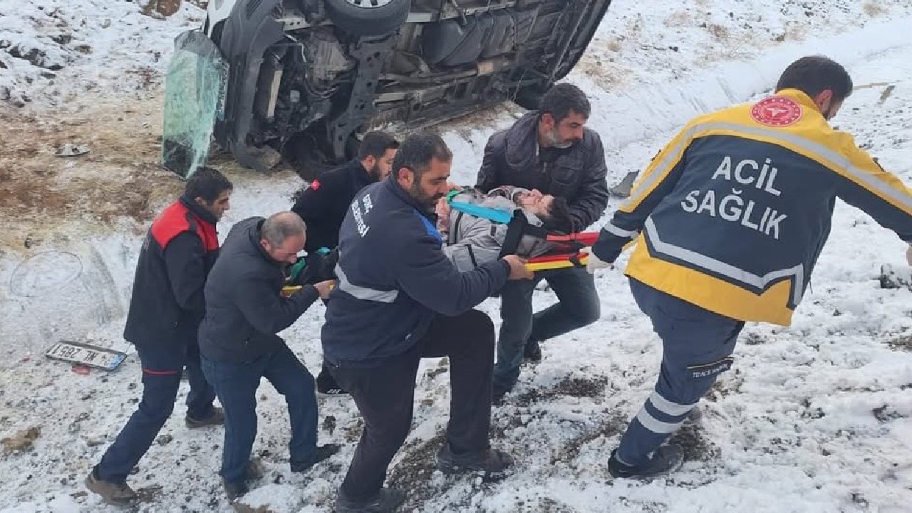 Bingöl-Diyarbakır Yolunda VİP Takla Attı: İki Ağır Yaralı