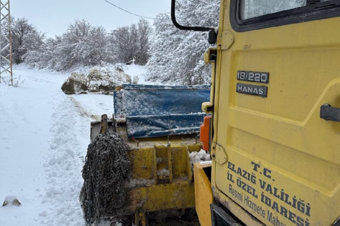 Elazığ'da 159 Köy Yolu Ulaşıma Kapandı