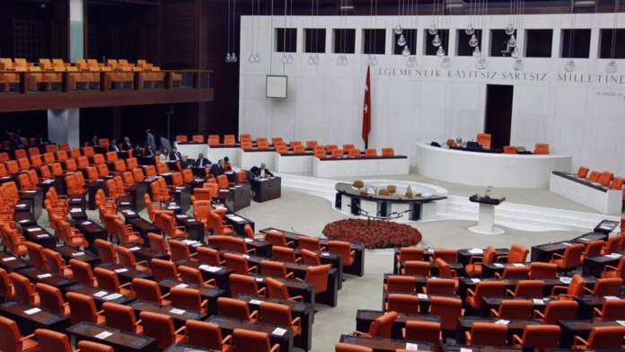 Türkiye’nin Yol Haritası: Demokratikleşme mi, Kutuplaşma mı?