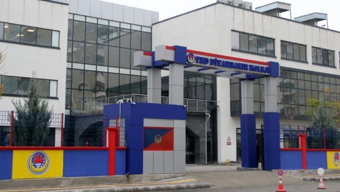 TED Diyarbakır Koleji'nde Çocuklara 'Tek Dil Türkçe' Fermanı Okutuldu
