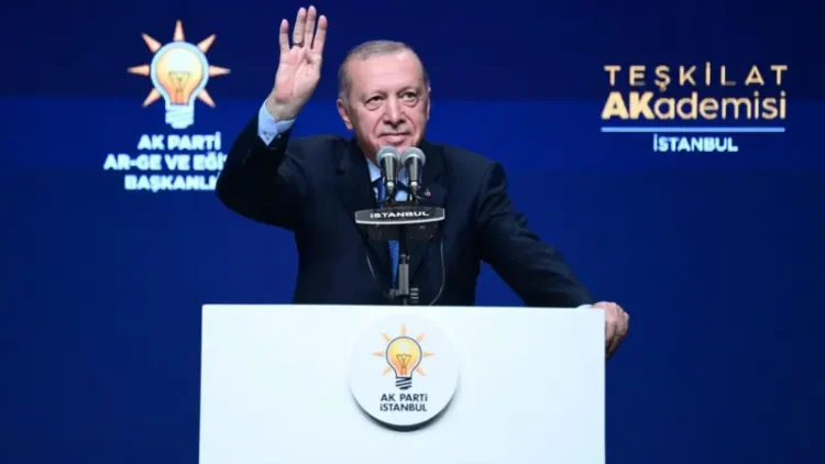 AKP'de Üç Günde Sekiz İl Başkanı İstifa Etti