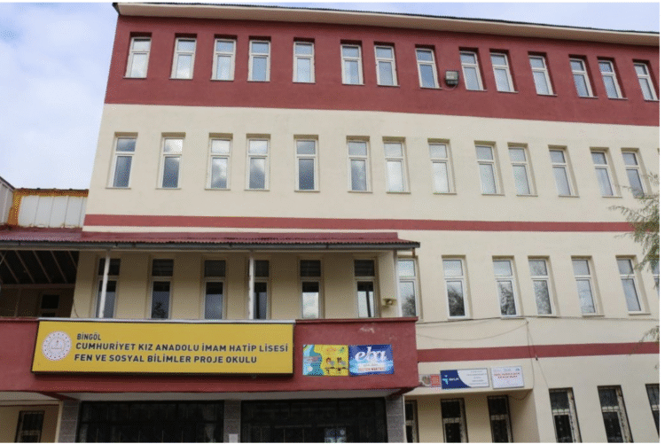Bingöl'de Cumhuriyet Proje Okulu Kayıt Krizi: Müdür Tokuş'tan 'Şeffaflık' Savunması 