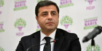 Selahattin Demirtaş Konuşma Davası Ertelendi: 5 Suçlama, 19 Ocak 2026'ya Kaldı