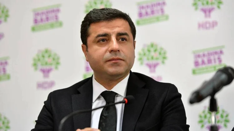 Selahattin Demirtaş Konuşma Davası Ertelendi: 5 Suçlama, 19 Ocak 2026'ya Kaldı