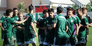 12 Bingölspor, Sezon Açılışında Karaköprü Belediyespor’u 4-0 Yendi: Liderlik Koltuğunda!