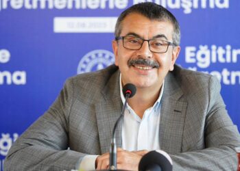 Ne İmam Hatip Ne Kız Okulu: Bakan Tekin’in Çocuğu İçin Özel Okulu Tercih Etti