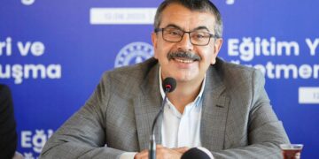 Ne İmam Hatip Ne Kız Okulu: Bakan Tekin’in Çocuğu İçin Özel Okulu Tercih Etti