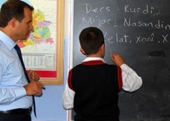 Türkiye'de Kürtçe Eğitim Krizi: 12 Yılda Sadece 200 Öğretmen Atandı, Ana Dil Hakkı Yok Sayılıyor