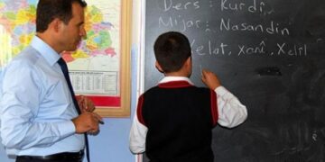 Türkiye'de Kürtçe Eğitim Krizi: 12 Yılda Sadece 200 Öğretmen Atandı, Ana Dil Hakkı Yok Sayılıyor