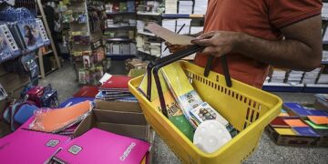 Bingöl Eğitim Sen'den Çağrı: Okul ve Kırtasiye Masrafları Velilerin Sırtına Yıkılmamalıdır