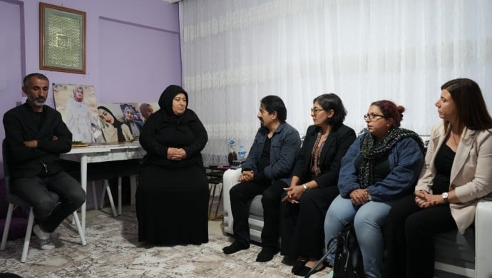 Koma Amed Rojin Kabaiş'in Ailesini Ziyaret Etti