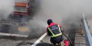 Bingöl-Diyarbakır Yolunda Tır Yangını