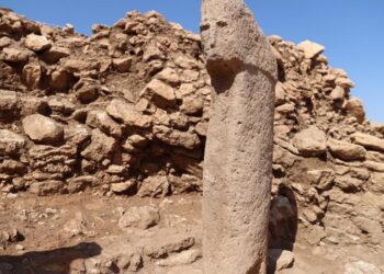 Karahan Tepe'de Ortaya Çıkan İnsan Yüzlü Dikilitaş, Neolitik Dönemin İnsan Tasvirlerini Nasıl Yeniden Tanımlıyor?