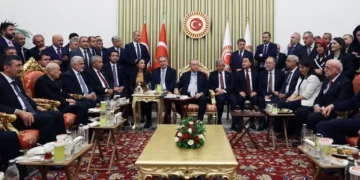 DEM Parti Eş Genel Başkanı Bakırhan, Erdoğan'la Çekilen Fotoğrafları Neden "Demokrasi Eksikliğinin Giderilmesi" Olarak Görüyor?