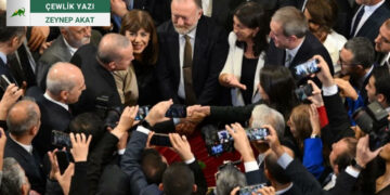 Barışın Gecikmiş Gülümsemesi: Siyasi Yakınlaşmaların Tarihsel ve Etik Boyutları