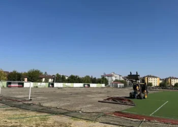 Genç İlçe Stadyumu Modernize Ediliyor: Spor Tesisleri Yenileniyor