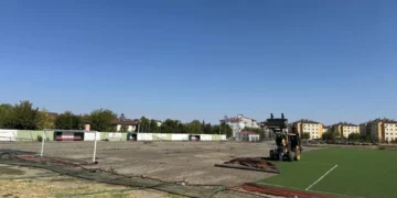 Genç İlçe Stadyumu Modernize Ediliyor: Spor Tesisleri Yenileniyor