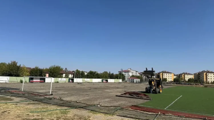 Genç İlçe Stadyumu Modernize Ediliyor: Spor Tesisleri Yenileniyor