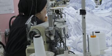 Tekstil Fabrikalarında Kadın Emeği: Ucuz İşgücü Rekabeti, Sömürüyü Nasıl Derinleştiriyor?